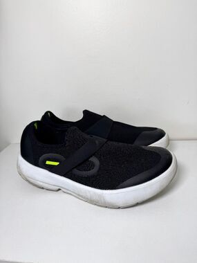 Oofos OOmg Low Black/White Slip On Mesh Comfort Sneaker | Size 14